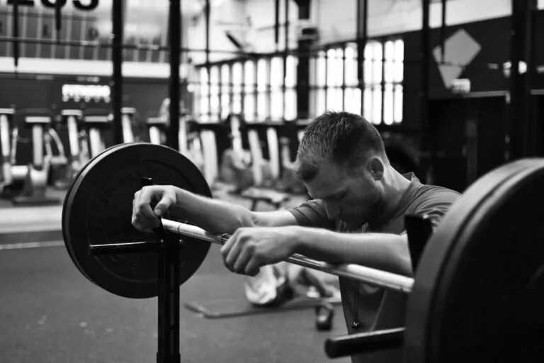 Weightlifting straps hands deadlift heavy pulling exercise