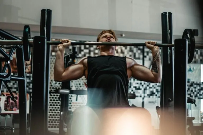 lifting straps in gym